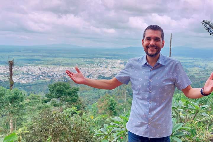 Alcalde de La Maná, Hipólito Carrera, habla de la riqueza turística de su cantón; pide apoyo estatal con señalética