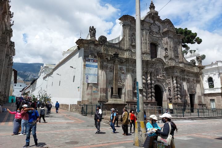 Las iglesias del Casco Colonial deslumbran por su belleza sin igual