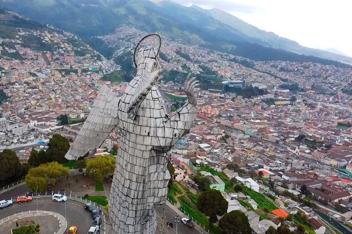 Virgen-del-Panecillo-