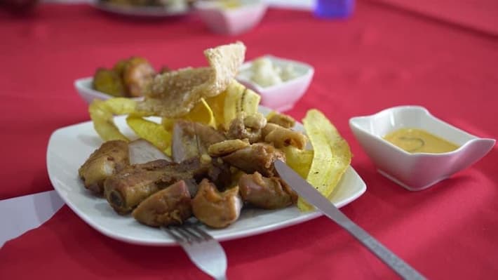 Jujan es ‘la tierra fritanguera’ donde los turistas llegan para saborear la fritada; Don Boli 2 es un local tradicional