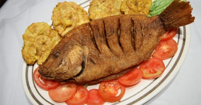 Pescado frito y ensalada