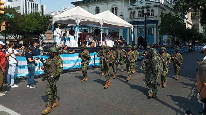 Desfile Cívico Estudiantil-Militar