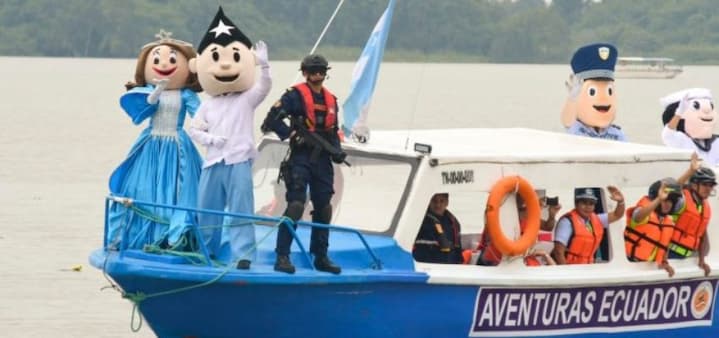Homenaje a Guayaquil en el río Guayas se efectuará con barcazas alegóricas, guardacostas y aviones navales