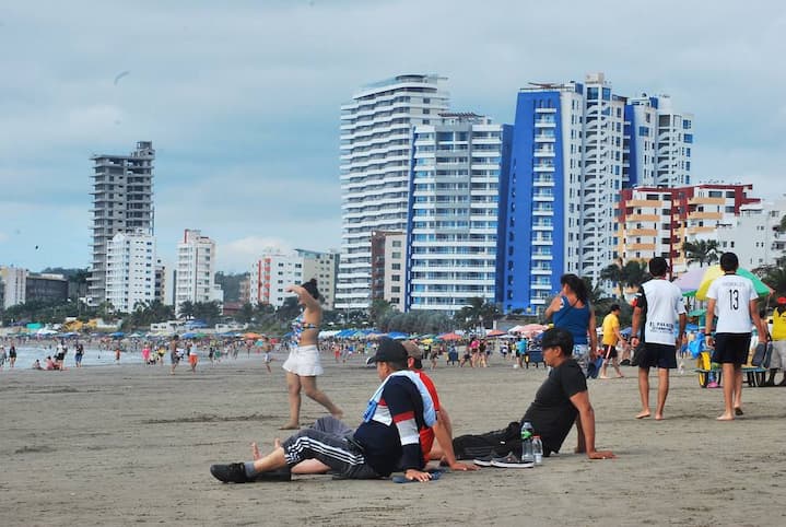 Playas de Esmeraldas se refuerzan de seguridad para recibir a los turistas en este asueto del 10 de agosto