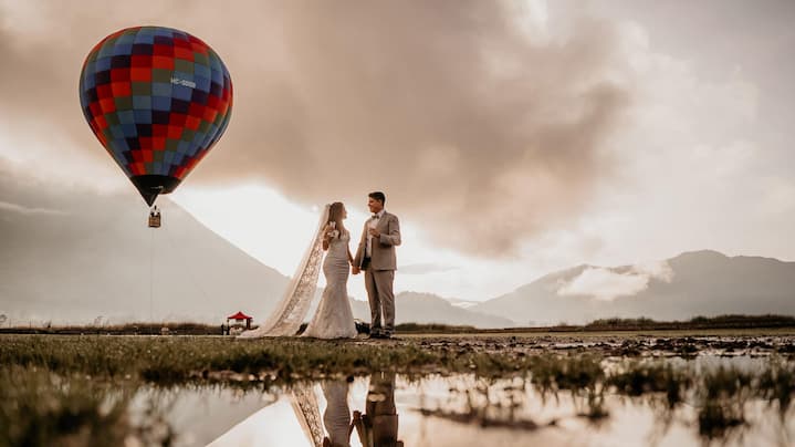 Globos aerostáticos en Ecuador atraen a más turistas; hoy se ofrece atención para bodas y festejos en las alturas