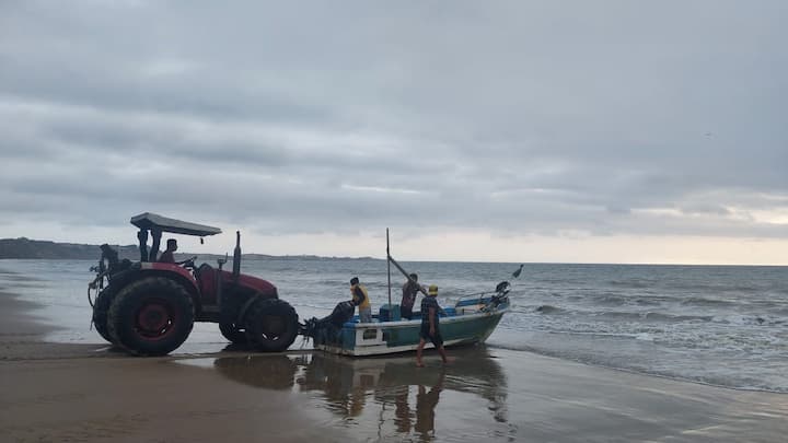 Los pescadores de San Pedro y Valdivia protagonizan a diario cuadros que merecen tener a turistas aplaudiendo