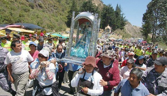 Masiva demostración de fe a la virgen de El Cisne se demostró en su primer día de recorrido por vía lojana