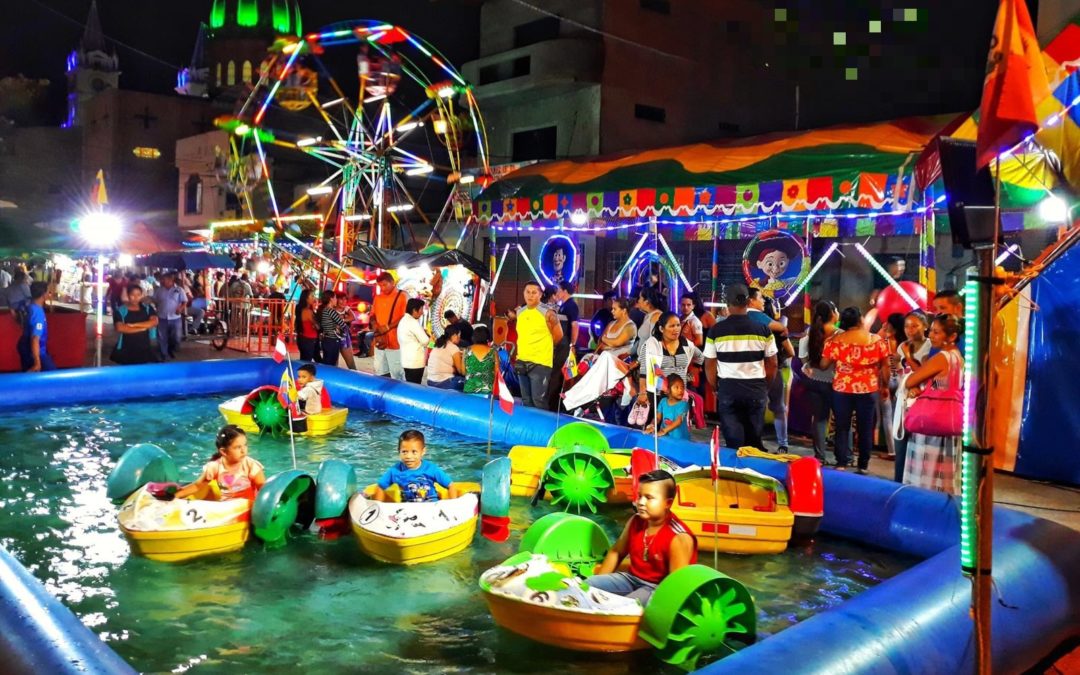 En las  fiestas de Yaguachi hay espacios para bailes, comida, dulces y  juegos mecánicos, además de la fe