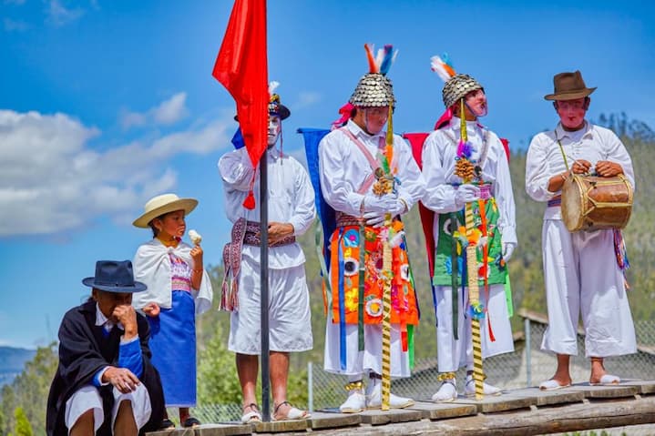 Se encendió la tradicional fiesta del Yamor 2022, en Otavalo; hay música, danza y una rica expresividad  cultural