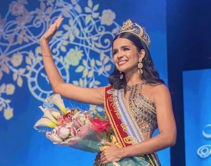 Nicole Valdivieso es la reina de Manabí 2022