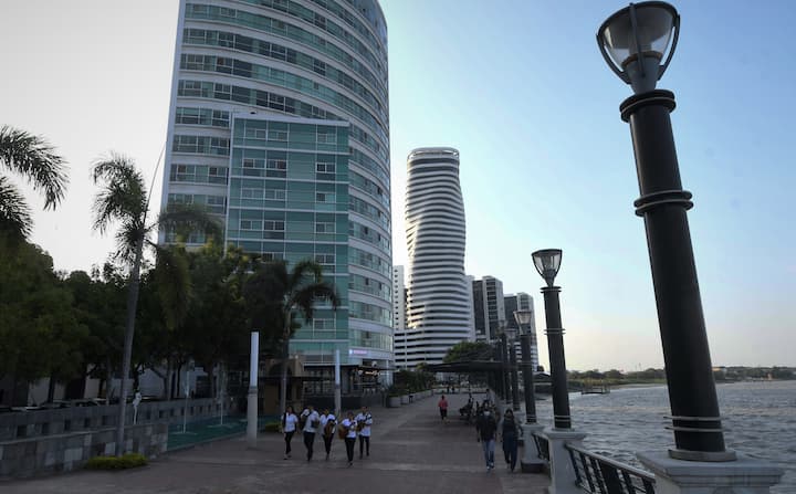 Puerto Santa Ana, el ícono turístico de Guayaquil