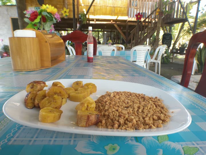 Comida manabita en zona de Zapallo