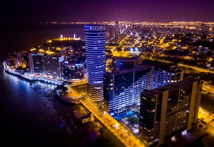 In Puerto Santa Ana, what a pleasure  to walk, eat or have a drink with  the caress of the breeze from the Guayas River