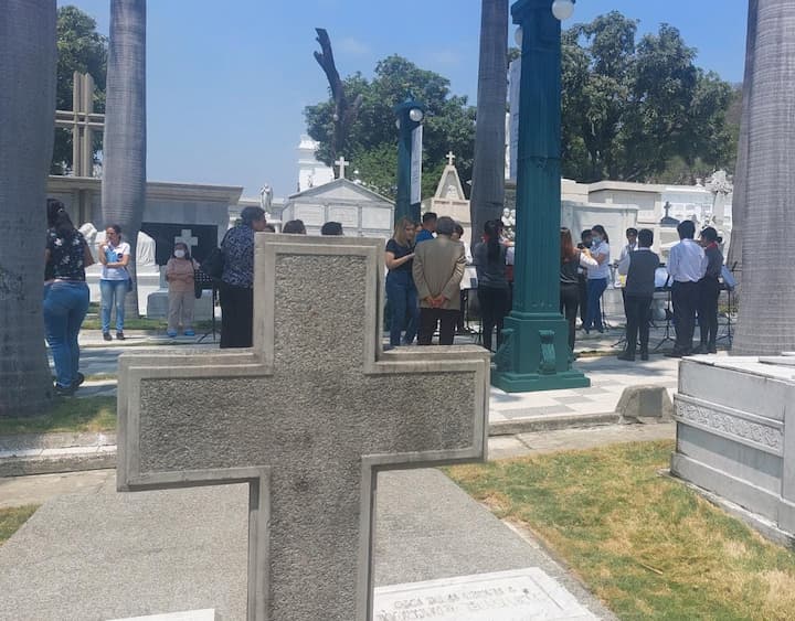 Turismo en cementerio Patrimonial Guayaquil