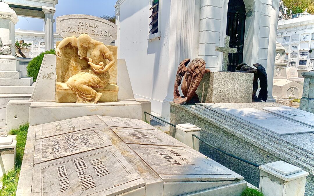 En el Cementerio Patrimonial de Guayaquil se hace turismo cultural al aire libre; allí desborda el arte