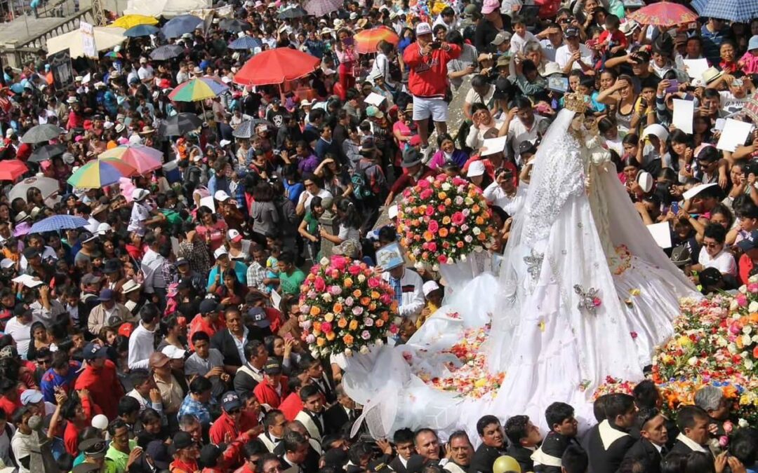 Azogues inicia el 2023 con su fiesta por la virgen de la Nube; hay una jornada completa de peregrinación