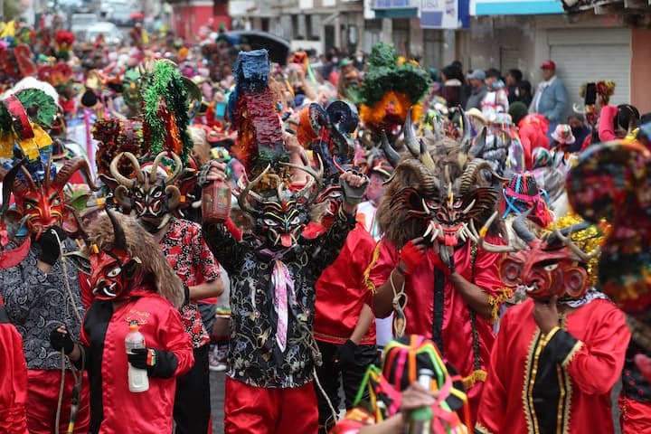 Desbordante alegría en Diablada Pillareña que está en las calles este 2023 luego de dos años y atrae a multitudes