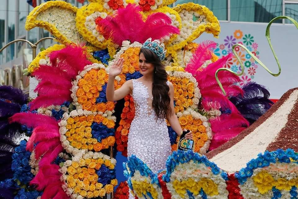 Fiesta flores y frutas en Ambato