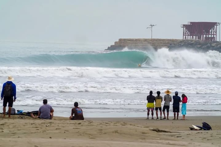 Manta espera a 300.000 turistas en el feriado de carnaval; la vicealcaldesa María Beatriz Santos destaca a su ciudad