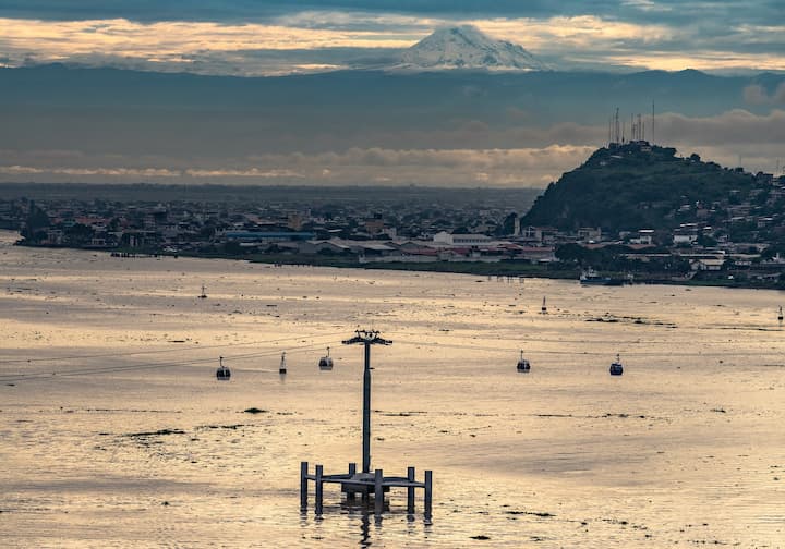 El Chimborazo romancea con Guayaquil y replica lo que está impregnado en el Escudo de Armas del Ecuador