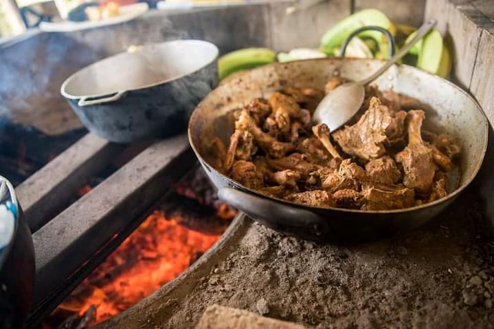 El horno de leña manabita garantiza el sabor de la comida criolla y hoy es  patrimonio de inmaterial del Ecuador