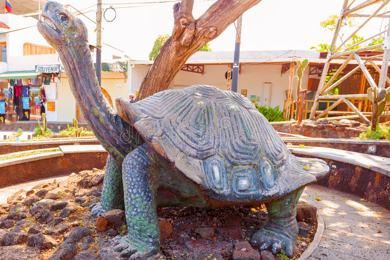 La escultura Mono Machín se ha convertido en un símbolo turístico de Guayaquil