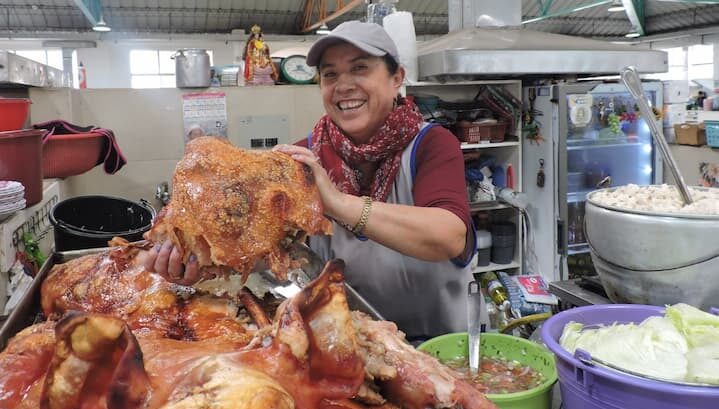 En Alausí, lenteja es símbolo de su gastronomía; además tiene chancho hornado, caldo de 31 y otras exquisiteces