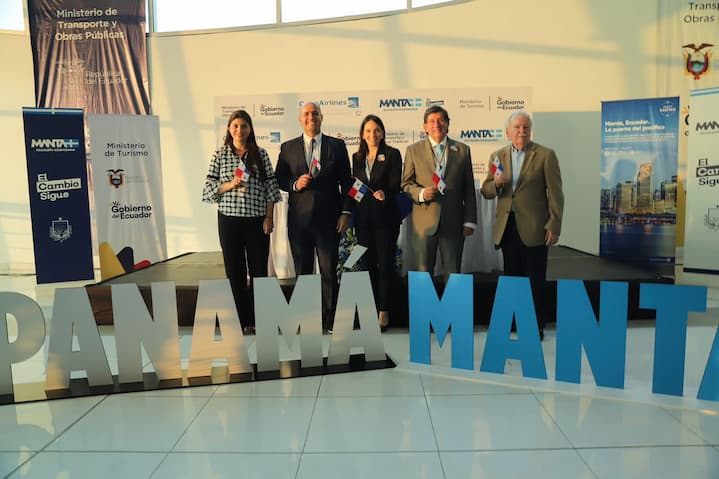 MANTA RECIBE VUELO INTERNACIONAL PROVENIENTE DE PANAMÁ 