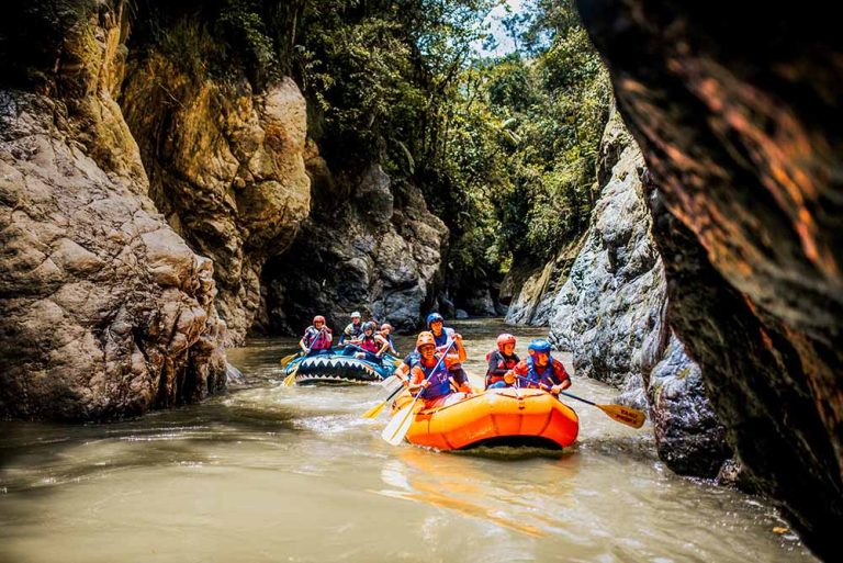 Gualaquiza tiene una enorme riqueza para el turismo: cascadas, cuevas, selva, shamanes y rica gastronomía