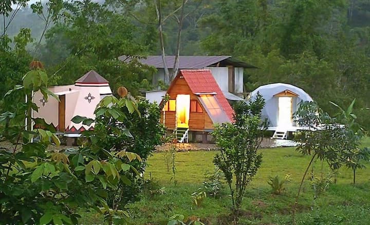 Glamping Villamont, glamour en la naturaleza de Yantzaza; cabañas con todos los servicios, recorridos por cascadas