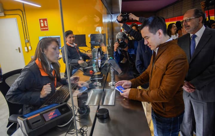 El Metro de Quito empieza a operar