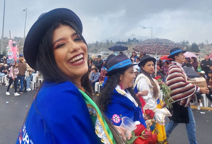 El desfile de la Mama Negra proyectó la alegría desbordante de los participantes hacia el público