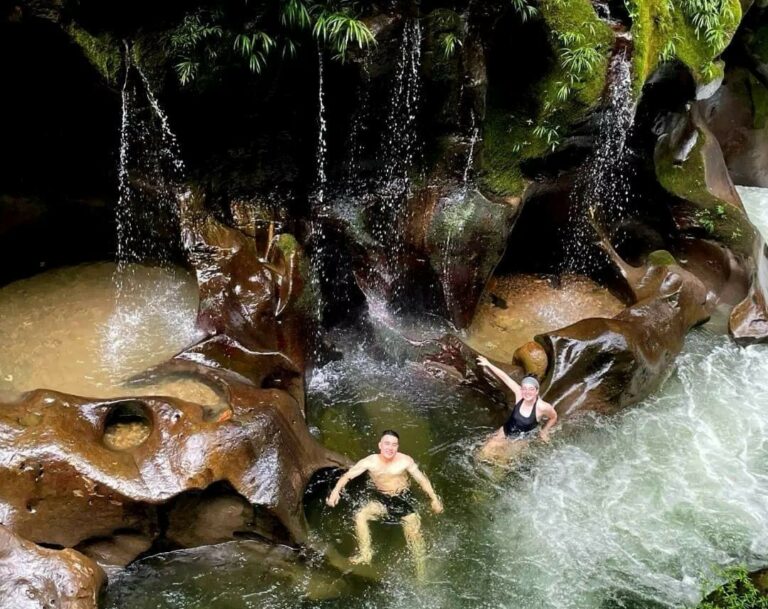 Las tinajas en las rocas y las cavernas del río Anzu, en Mera, son escenarios para aventuras inolvidables