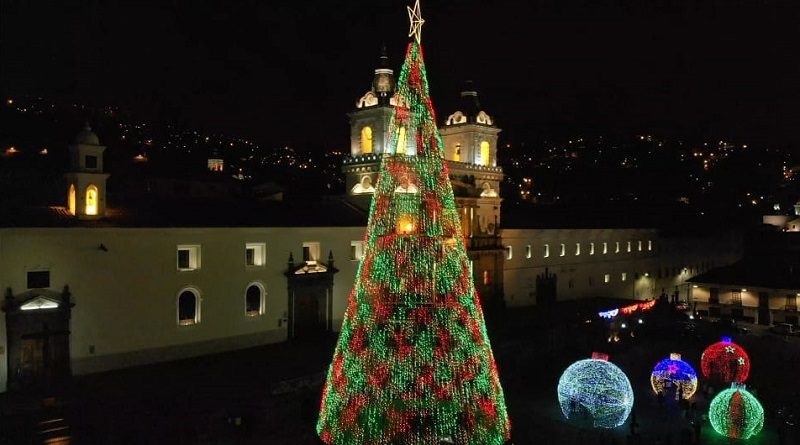 Festejos con tono de Navidad marcan el segundo fin de semana de diciembre en diversas ciudades de Ecuador