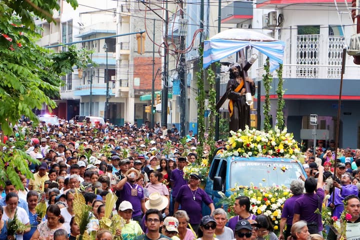 La Semana Santa en Ecuador, además de una muestra de fe, es tradición un y atractivo que mueve al turismo