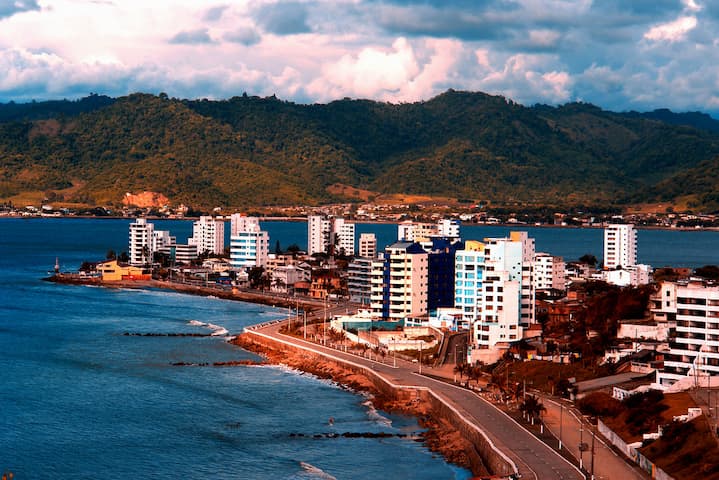 Bahía de Caráquez, la otrora joya del turismo en Manabí, tiene playas, paraísos naturales y diversas opciones