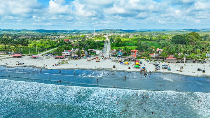 Muisne, un tesoro para hacer turismo, seduce con sus islas, con su playas, manglares y exquisita comida de mar