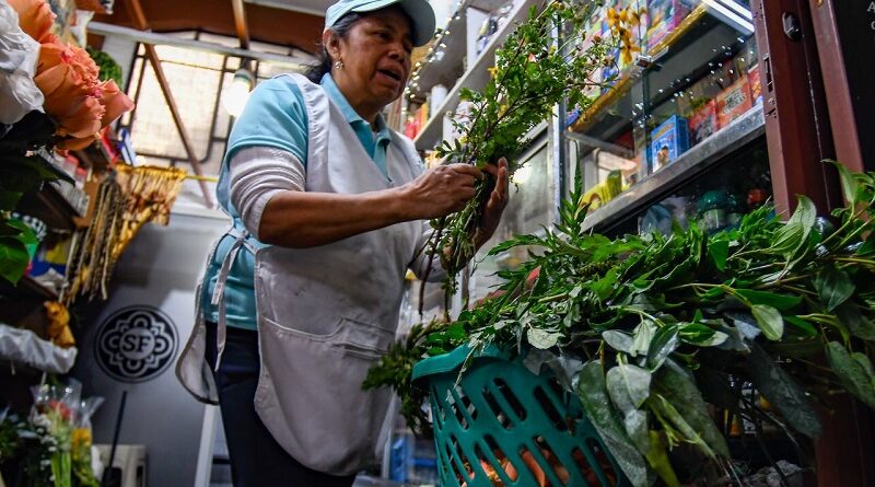 Hierbateras mercado San Francisco de Quito