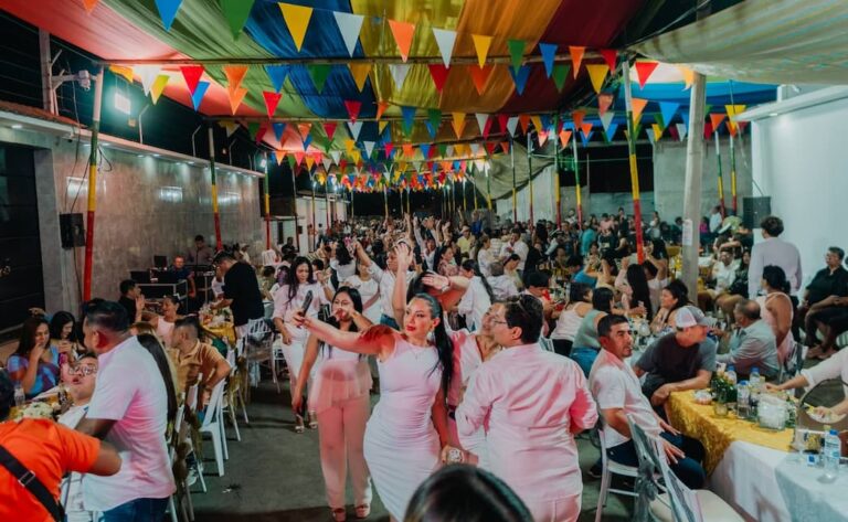 100 años de las fiestas de San Pedro y San Pablo en Jaramijó; celebración pomposa con una docena de orquestas y banquetes